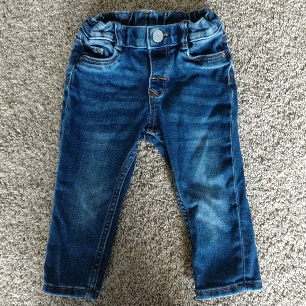 Slim fit 9-12 mos jeans. Look brand new!